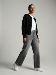 Wiskozowy kardigan - czarny. Czarne kardigany damskie Sinsay, l, bez wzorów, z wiskozy. Za 29.99 zł.