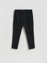 Spodnie cargo slim fit - czarny. Czarne spodnie materiałowe męskie Reserved, l, bez wzorów, z bawełny. Za 169.99 zł.