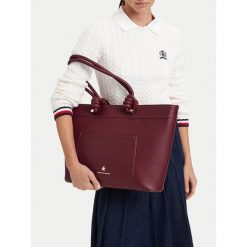 Torebka Beverly Hills Polo Club. Czerwone torebki do ręki damskie Beverly Hills Polo Club, bez wzorów, bez dodatków. Za 299.99 zł.