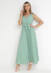 Zielona Plisowana Sukienka Maxi z Gumką w Pasie i Materiałowym Paskiem Biak. Zielone sukienki damskie Born2be, na imprezę, na lato, l, bez wzorów, z materiału, eleganckie, bez kołnierzyka, bez ramiączek, maxi. Za 99.99 zł.