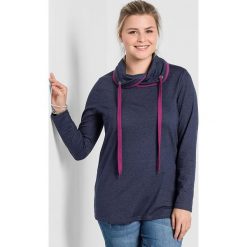 Koszulka w kolorze granatowym. Niebieskie t-shirty damskie Sheego, z długim rękawem. W wyprzedaży za 56.95 zł.