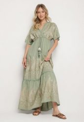 Zielona Kopertowa Sukienka z Wiskozy Zdobiona Frędzlami i Metalicznym Haftem Redeirae. Zielone sukienki damskie Born2be, na co dzień, m, z aplikacjami, z wiskozy, klasyczne, bez kołnierzyka, bez ramiączek, maxi, kopertowe. Za 109.99 zł.