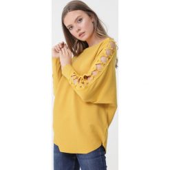 Żółty Sweter Zariah. Żółte swetry damskie Born2be, l, bez wzorów, bez kołnierzyka, bez ramiączek, długie, bez kaptura. Za 89.99 zł.