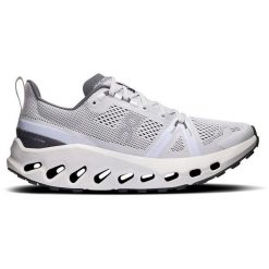 Buty do biegania damskie On Cloudsurfer Trail. Białe obuwie sportowe damskie On, bez wzorów, z materiału, do biegania. Za 599.99 zł.