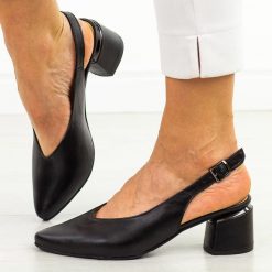 Czarne skórzane Polskie czółenka damskie na obcasie bez pięty Deoni D1450A. Czarne czółenka damskie Deoni, bez wzorów, ze skóry, eleganckie, bez obcasa, na obcasie, bez zapięcia. Za 439.00 zł.