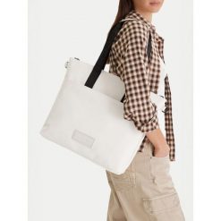 Torba Hunter. Brązowe torebki do ręki damskie Hunter, bez wzorów, klasyczne, bez dodatków. Za 229.99 zł.