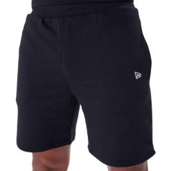 Spodenki New Era Essentls Short, Mężczyźni. Czarne szorty męskie New Era, m, bez wzorów, z bawełny. Za 215.95 zł.