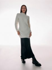 Botki ze skórą naturalną - czarny. Czarne botki damskie Reserved, z materiału, bez obcasa, bez zapięcia. W wyprzedaży za 99.99 zł.