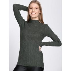 Zielony Sweter Tolerate. Zielone swetry damskie Born2be, uniwersalny, bez wzorów, bez kołnierzyka, bez ramiączek, bez kaptura. Za 39.99 zł.