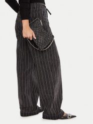 Guess Torebka HWCE93 50170 Czarny. Czarne torebki do ręki damskie Guess, z aplikacjami, z materiału, wizytowe, bez dodatków. Za 399.99 zł.