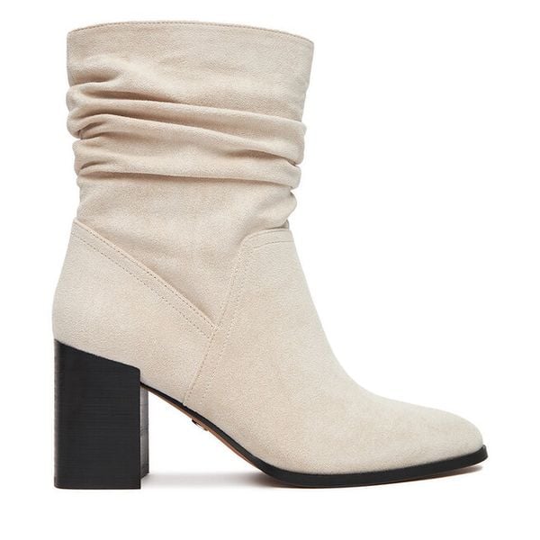 Botki Nine West. Brązowe botki damskie Nine West, bez obcasa, na słupku, bez zapięcia. Za 269.99 zł.