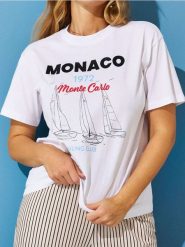 Bawełniana koszulka z nadrukiem wakacyjnym Monaco - biały. Białe t-shirty damskie Sinsay, l, bez wzorów, z bawełny, wakacyjne, bez kołnierzyka. W wyprzedaży za 19.99 zł.