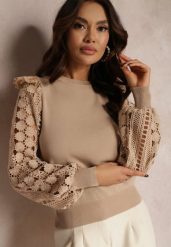 Beżowy Sweter Dzianinowy z Falbankami i Ażurowym Zdobieniem Halni. Brązowe swetry damskie Renee, z aplikacjami, z dzianiny, casualowe, bez kołnierzyka, bez ramiączek, bez kaptura. Za 129.99 zł.
