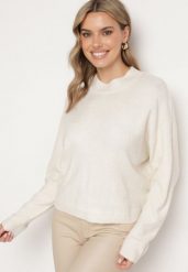 Jasnobeżowy Klasyczny Sweter z Wełną Sassitha. Brązowe swetry damskie Born2be, m, bez wzorów, z jeansu, casualowe, bez kołnierzyka, bez ramiączek, długie, bez kaptura. Za 129.99 zł.