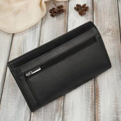 Klasyczny portfel damski skórzany w orientacji poziomej duży czarny Paolo Peruzzi AL-07-BL. Czarne portfele damskie Paolo Peruzzi, bez wzorów, ze skóry. Za 99.00 zł.