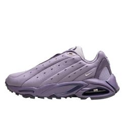 Buty do chodzenia dla dorosłych Nike Hot Step Air Terra Drake NOCTA Violet Haze. Fioletowe obuwie sportowe damskie Nike, bez wzorów, z materiału, do biegania. Za 1,302.95 zł.