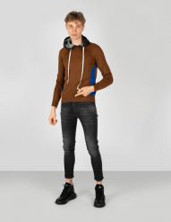 Takeshy Kurosawa Sweter "With Hood" | 83149 | Maglia | Mężczyzna | Brązowy. Brązowe swetry przez głowę męskie Takeshy Kurosawa, l, bez wzorów, z dzianiny, bez kołnierzyka. W wyprzedaży za 369.00 zł.