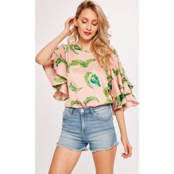 Vero Moda - Top Kate. Szare topy damskie Vero Moda, z poliesteru, z okrągłym kołnierzem, z krótkim rękawem. W wyprzedaży za 89.90 zł.