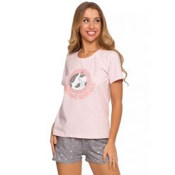 Piżama damska Moraj, spodenki w kropki i koszulka z kotem z krótkim rękawem, różowa, PDD3200-016. Czerwone spodenki dla dziewczynek Moraj, bez wzorów, bez ramiączek. Za 89.99 zł.