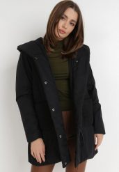 Czarna Kurtka Delynome. Czarne kurtki damskie Born2be, l, bez wzorów, z tkaniny. Za 169.99 zł.