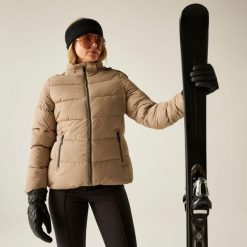 Damska kurtka narciarska z kapturem Dare 2B Glamourize V. Brązowe kurtki snowboardowe damskie Dare 2b, bez wzorów, z kapturem, narciarskie. Za 449.99 zł.