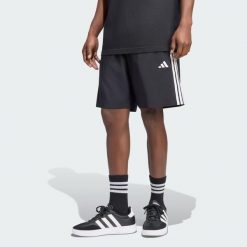 Szorty z tkaniny Essentials 3-Stripes Chelsea Lite. Białe szorty męskie Adidas, s, bez wzorów, z materiału, klasyczne. Za 119.00 zł.