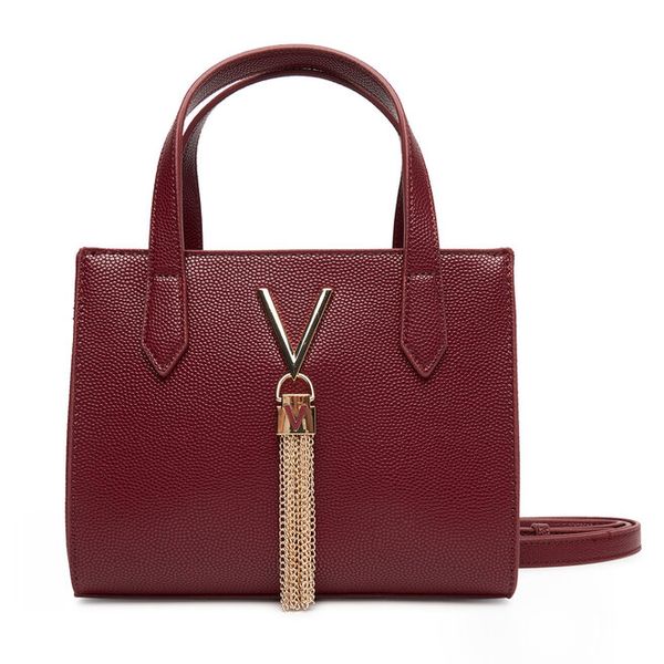 Torebka Valentino. Czerwone torebki do ręki damskie Valentino, bez wzorów, klasyczne, bez dodatków. Za 359.99 zł.