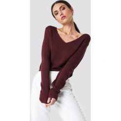 Rut&Circle Sweter dzianinowy z dekoltem V Ninni - Red. Swetry damskie marki Rut&Circle. Za 68.95 zł.