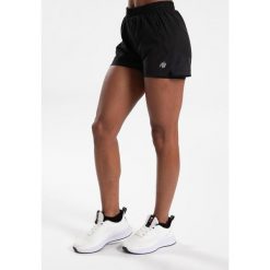 Katy 2-In-1 Szorty - Czarny. Czarne szorty sportowe damskie GORILLA WEAR, bez wzorów, na fitness i siłownię. Za 210.00 zł.
