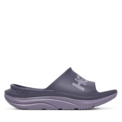 Klapki Hoka. Fioletowe klapki damskie HOKA, bez wzorów, sportowe, bez obcasa. Za 299.99 zł.