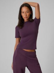 Жіночий T-shirt slim однотонний - фіолетовий. T-shirty damskie 4f, xl, bez wzorów, bez kołnierzyka. W wyprzedaży za 459.90 zł.