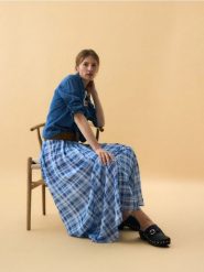 Spódnica w kratę - wielobarwny. Spódnice damskie Reserved, l, bez wzorów, z tkaniny, rozkloszowane. W wyprzedaży za 139.99 zł.