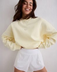 Damska bluza biegowa oddychająca, odprowadzająca wilgoć Le Run cytrynowa biel. Żółte bluzy damskie Aim'n, s, bez wzorów, z bawełny, bez kaptura. Za 383.00 zł.