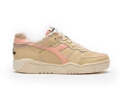 Buty do chodzenia damskie Diadora B.560 Used Terry Vintage. Brązowe obuwie sportowe damskie Diadora, z aplikacjami, z gumy, tenisowe. Za 517.00 zł.