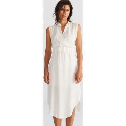 Sukienka z lyocellu - Biały. Sukienki damskie marki Reserved. Za 139.99 zł.
