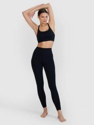 Legginsy fitness do jogi i pilatesu bezszwowe damskie push-up. Czarne legginsy damskie 4f, s, bez wzorów, z dzianiny. Za 159.99 zł.