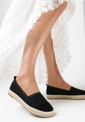 Czarne Espadryle Daemona. Czarne espadryle damskie Born2be, w ażurowe wzory, bez obcasa, na płaskiej podeszwie, bez zapięcia. Za 44.99 zł.