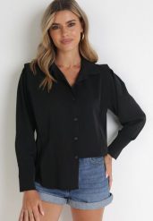 Czarna Koszula z Falbaną przy Ramionach i Kołnierzem Sarya. Czarne bluzki damskie Born2be, bez wzorów, z tkaniny, bez kołnierzyka, bez ramiączek. Za 89.99 zł.