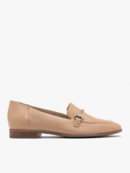 Beżowe eleganckie mokasyny na płaskim spodzie. Brązowe mokasyny damskie Ryłko, ze skóry, eleganckie. W wyprzedaży za 299.99 zł.