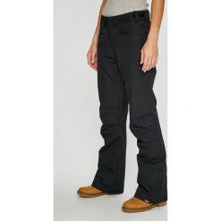 Roxy - Spodnie snowboardowe. Spodnie materiałowe damskie marki Roxy. W wyprzedaży za 439.90 zł.