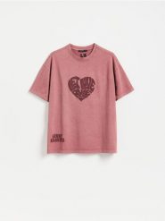 T-shirt Lenny Kravitz - brudny róż. Czerwone t-shirty damskie Reserved, l, bez wzorów, z bawełny, bez kołnierzyka. Za 89.99 zł.