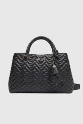 GUESS Czarna shopperka damska Melisandra. Czarne torebki do ręki damskie Guess, z aplikacjami, ze skóry ekologicznej, bez dodatków. W wyprzedaży za 464.99 zł.