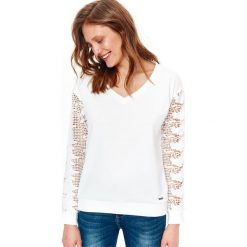 BLUZA NIEROZPINANA DAMSKA GŁADKA, Z KORONKĄ. Żółte bluzy damskie TOP SECRET, na lato, w ażurowe wzory, z dzianiny, bez kaptura. W wyprzedaży za 39.99 zł.
