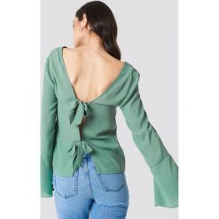 NA-KD Bluzka z wiązaniem na plecach - Green. Bluzki damskie marki NA-KD. W wyprzedaży za 36.58 zł.