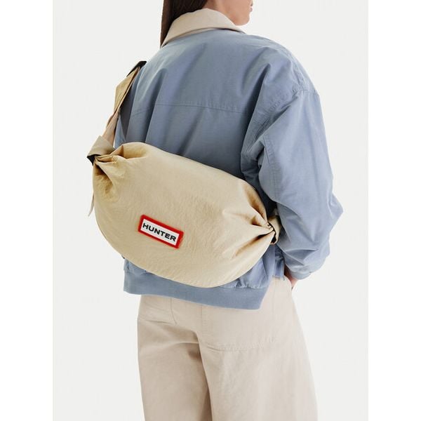 Torba sportowa Hunter. Brązowe torby sportowe męskie Hunter, bez wzorów, małe. Za 99.99 zł.