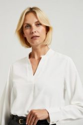 Gładka elegancka koszula biała. Białe koszule damskie MOODO, l, bez wzorów, z poliesteru, eleganckie, bez kołnierzyka. W wyprzedaży za 59.99 zł.