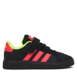 Sneakersy adidas. Czarne trampki i tenisówki chłopięce Adidas, bez wzorów, bez zapięcia. Za 199.99 zł.
