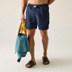 Męskie spodenki kąpielowe Mackleyna. Szare kąpielówki męskie Regatta, m, bez wzorów, z materiału, do pływania. Za 89.99 zł.