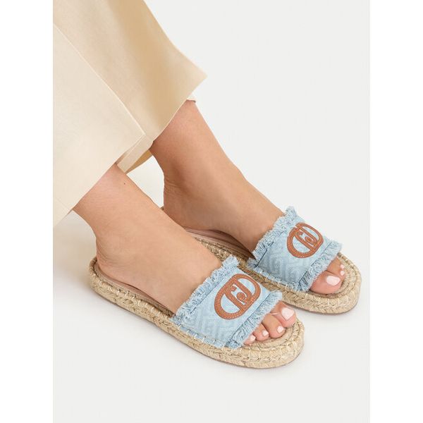 Klapki Liu Jo. Niebieskie espadryle damskie Liu Jo, bez wzorów, bez obcasa, bez zapięcia. Za 251.99 zł.