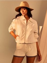 Swetrowe ażurowe szorty z wiązaniem - kremowy. Białe szorty damskie Sinsay, l, w ażurowe wzory. Za 39.99 zł.